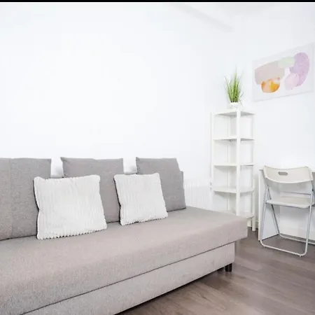 Apartment Con Balcon