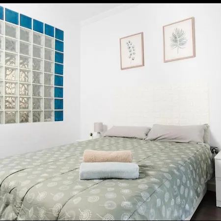 Apartment Con Balcon
